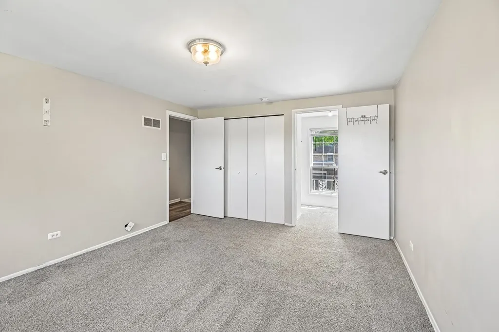 18W074 Jamestown Lane Villa Park IL 60181