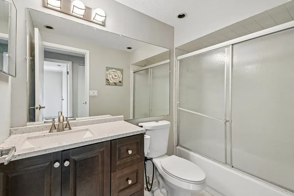 18W074 Jamestown Lane Villa Park IL 60181