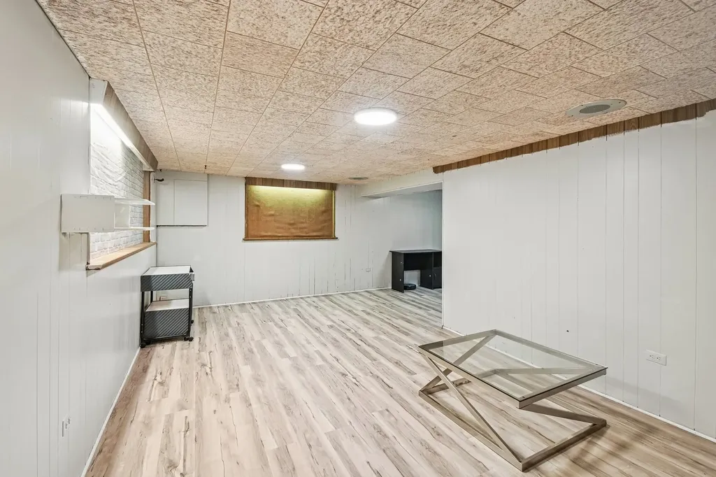 18W074 Jamestown Lane Villa Park IL 60181