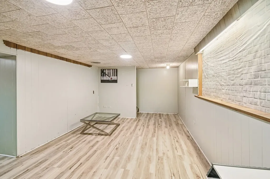 18W074 Jamestown Lane Villa Park IL 60181