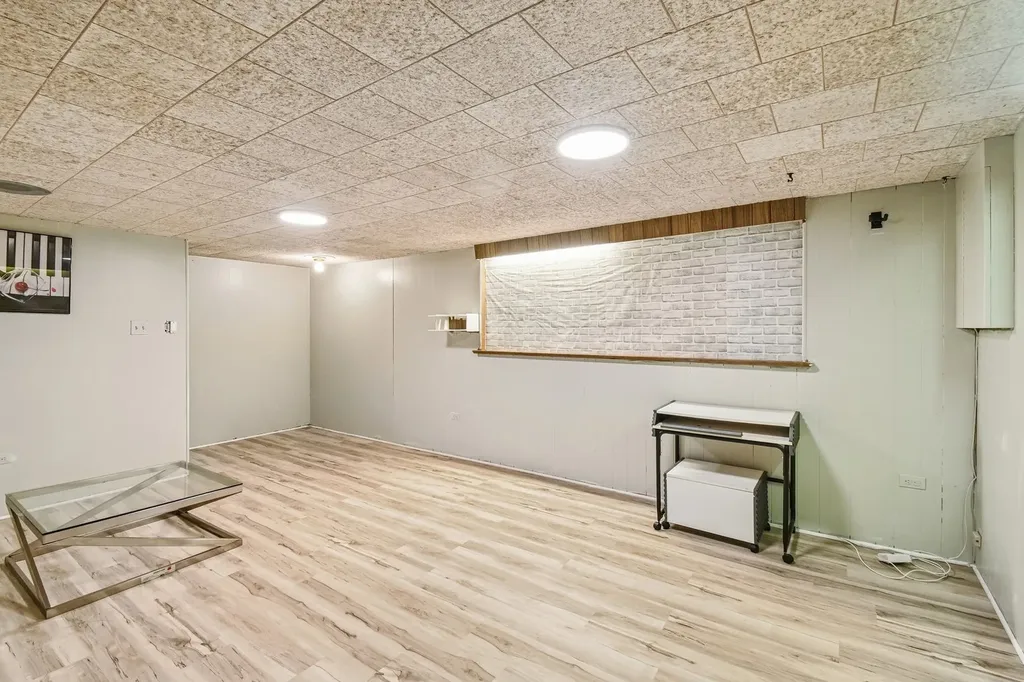 18W074 Jamestown Lane Villa Park IL 60181