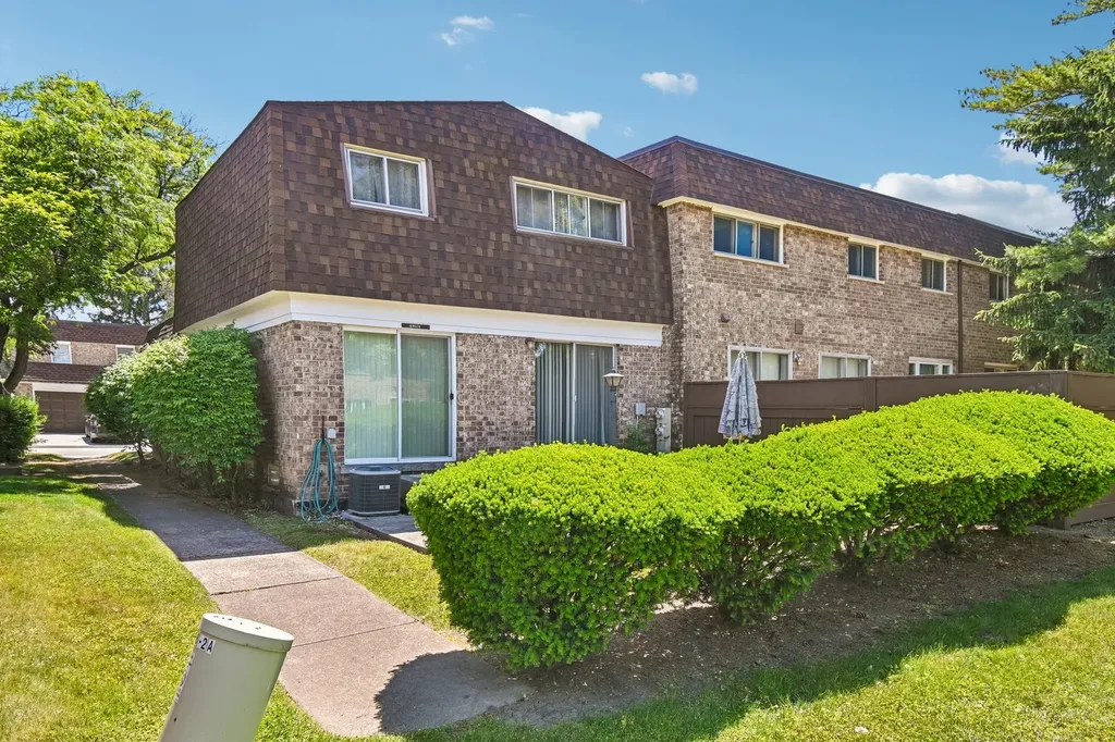 18W074 Jamestown Lane Villa Park IL 60181