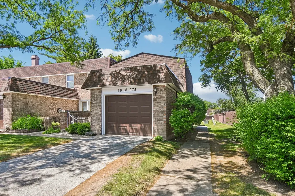 18W074 Jamestown Lane Villa Park IL 60181