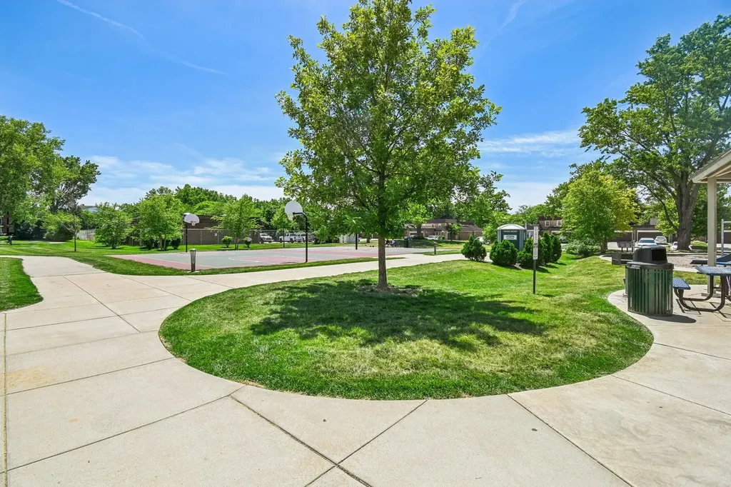 18W074 Jamestown Lane Villa Park IL 60181