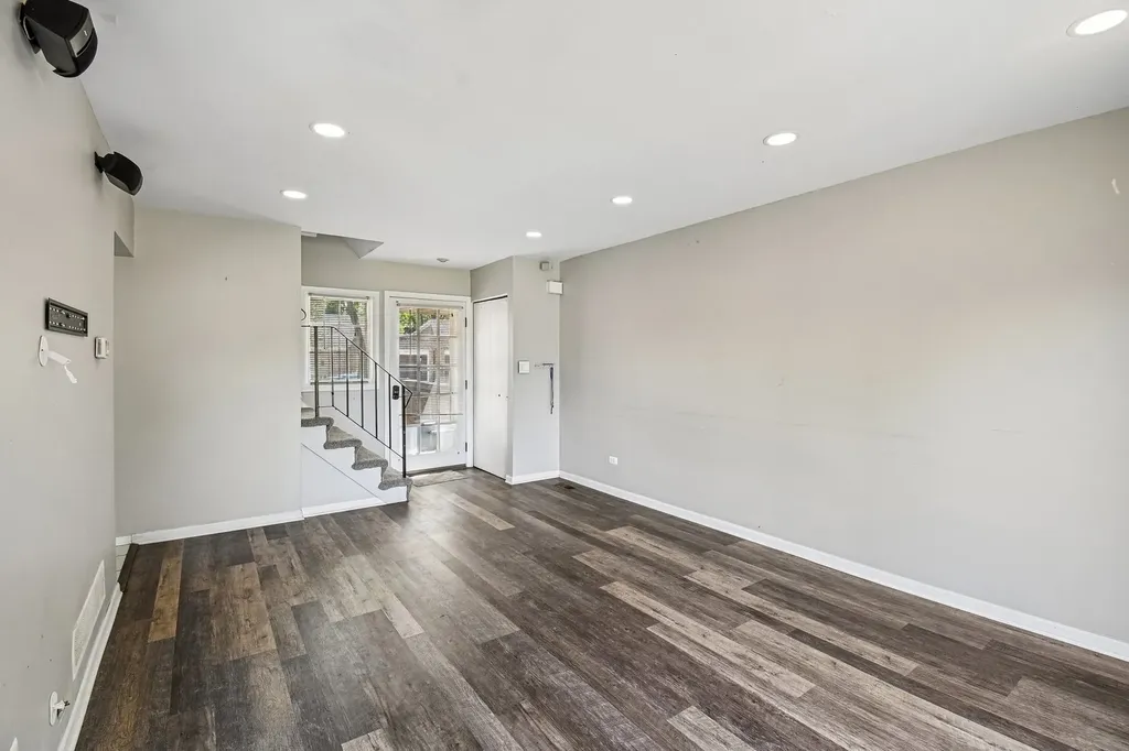 18W074 Jamestown Lane Villa Park IL 60181