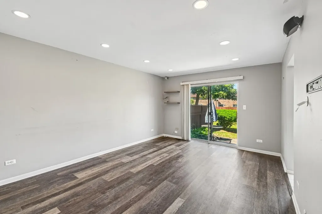 18W074 Jamestown Lane Villa Park IL 60181