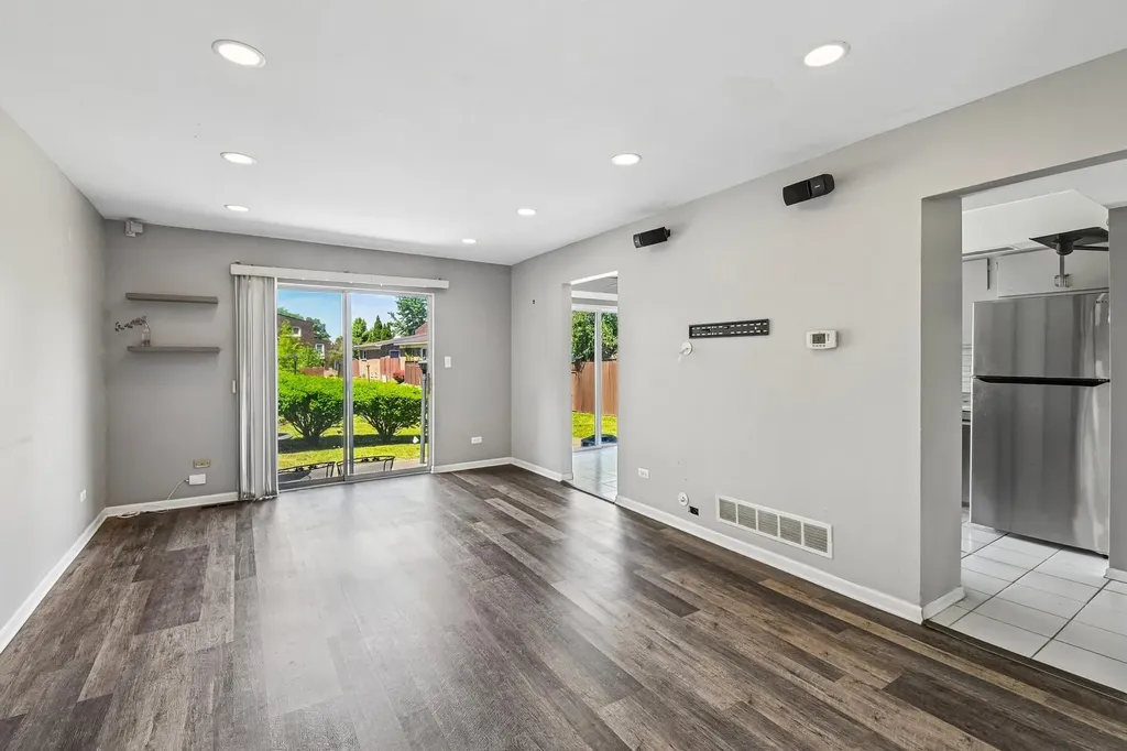 18W074 Jamestown Lane Villa Park IL 60181