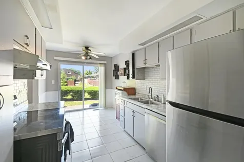 18W074 Jamestown Lane Villa Park IL 60181