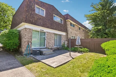 18W074 Jamestown Lane Villa Park IL 60181