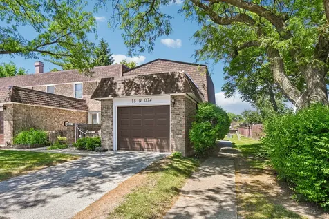 18W074 Jamestown Lane Villa Park IL 60181