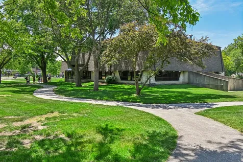 18W074 Jamestown Lane Villa Park IL 60181