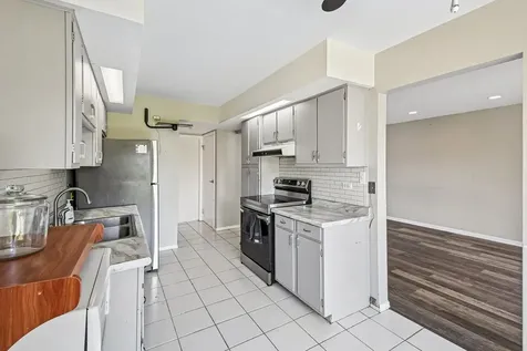 18W074 Jamestown Lane Villa Park IL 60181