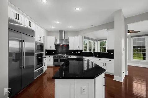 23 Wood Oaks Drive South Barrington IL 60010