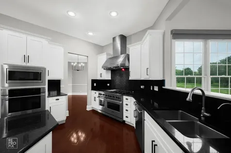 23 Wood Oaks Drive South Barrington IL 60010