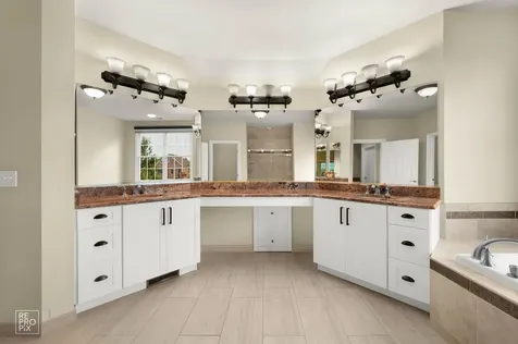 23 Wood Oaks Drive South Barrington IL 60010