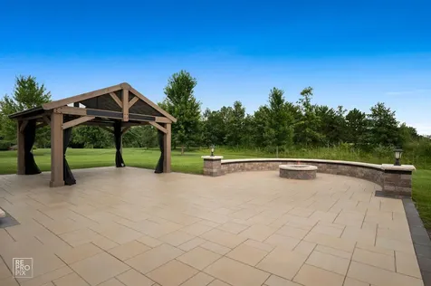 23 Wood Oaks Drive South Barrington IL 60010