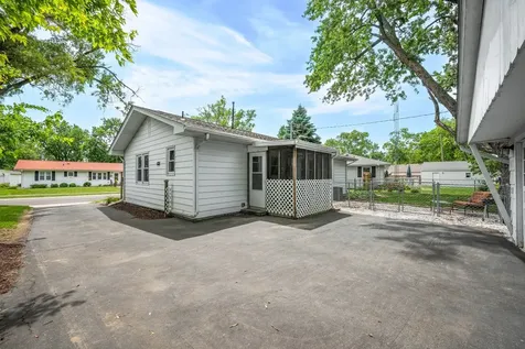 113 Conley Circle Bloomington IL 61701