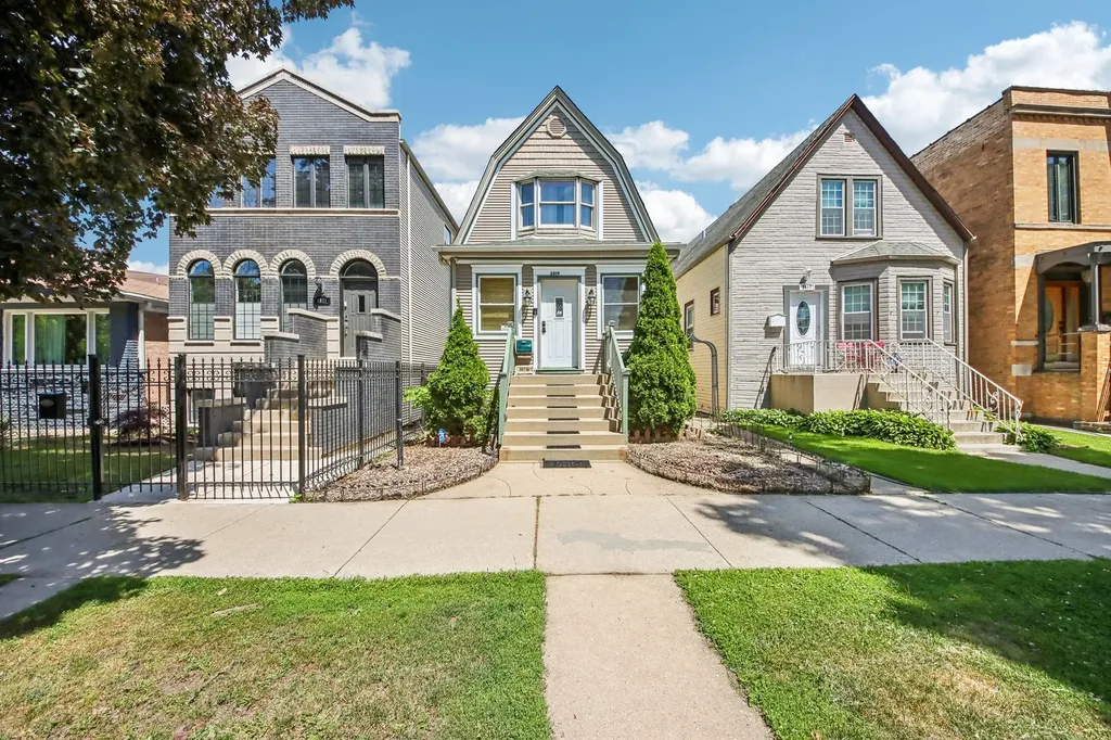 3819 North Kilpatrick Avenue Chicago IL 60641