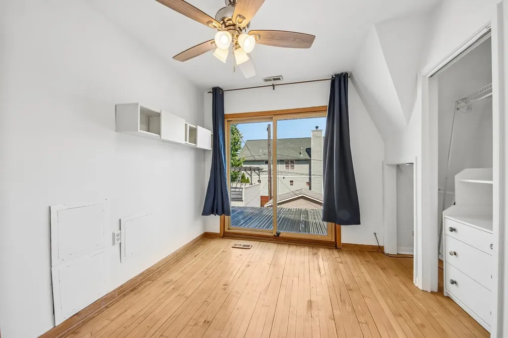3819 North Kilpatrick Avenue Chicago IL 60641