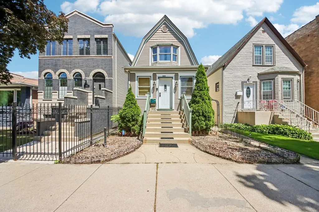 3819 North Kilpatrick Avenue Chicago IL 60641