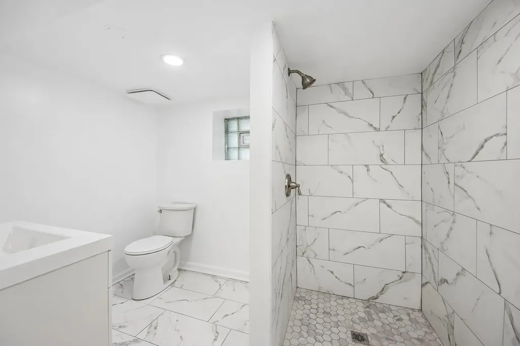 3819 North Kilpatrick Avenue Chicago IL 60641