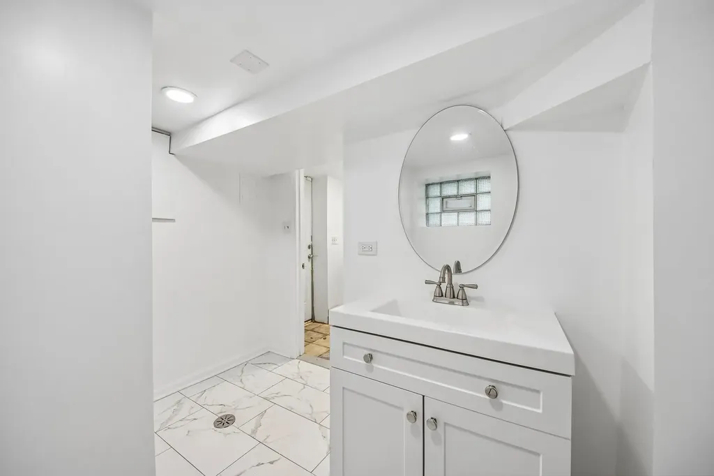 3819 North Kilpatrick Avenue Chicago IL 60641