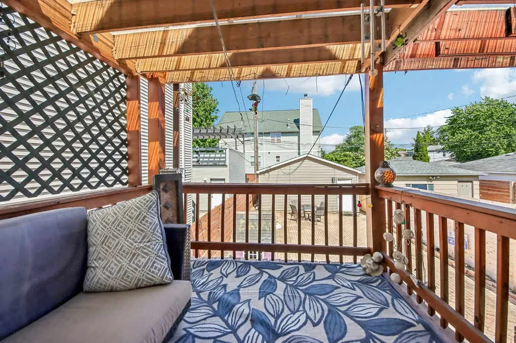 3819 North Kilpatrick Avenue Chicago IL 60641