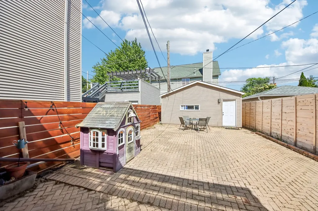 3819 North Kilpatrick Avenue Chicago IL 60641
