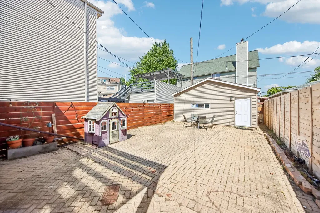 3819 North Kilpatrick Avenue Chicago IL 60641