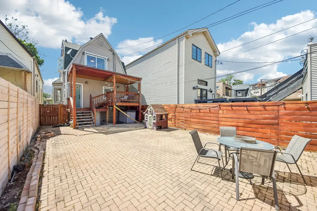 3819 North Kilpatrick Avenue Chicago IL 60641