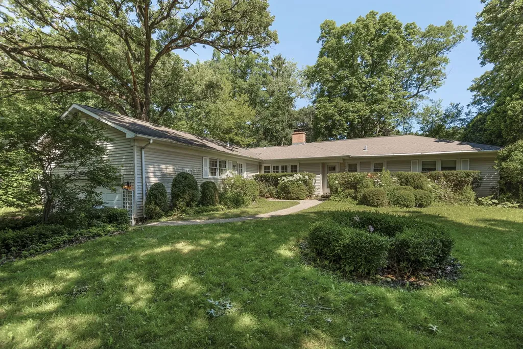 598 Eton Drive North Barrington IL 60010