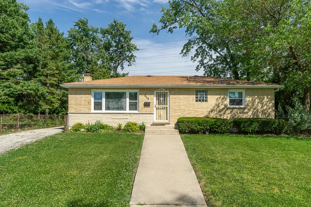 649 South Wisconsin Avenue Addison IL 60101