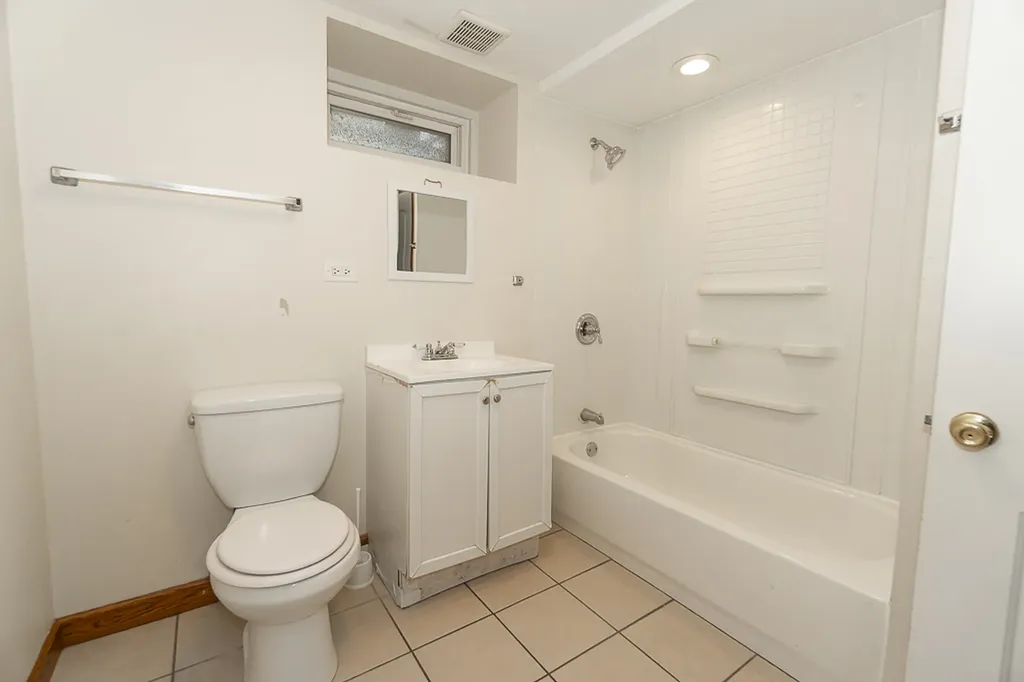 649 South Wisconsin Avenue Addison IL 60101