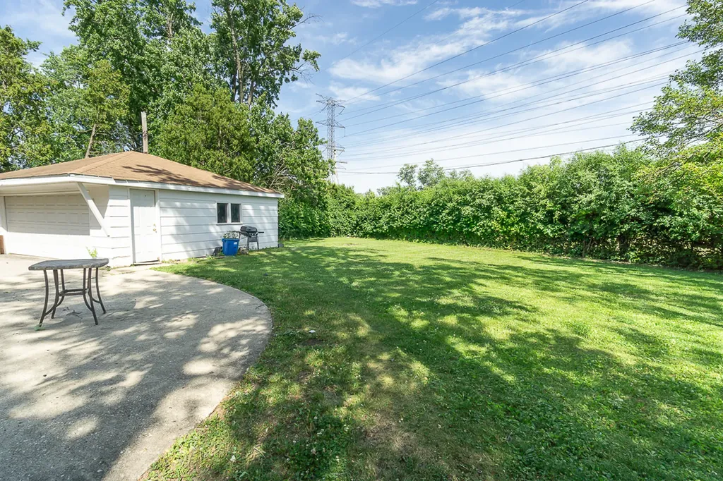649 South Wisconsin Avenue Addison IL 60101