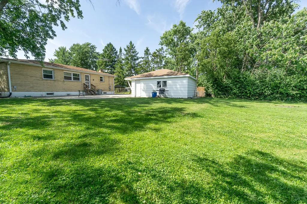 649 South Wisconsin Avenue Addison IL 60101