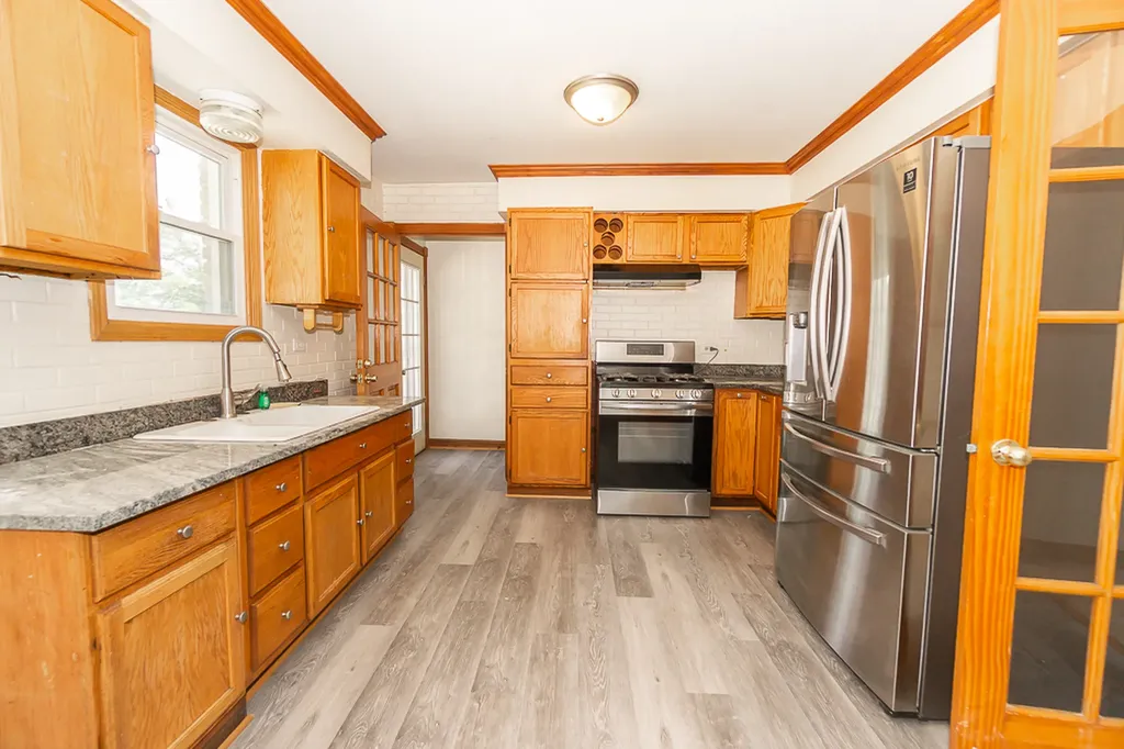 649 South Wisconsin Avenue Addison IL 60101