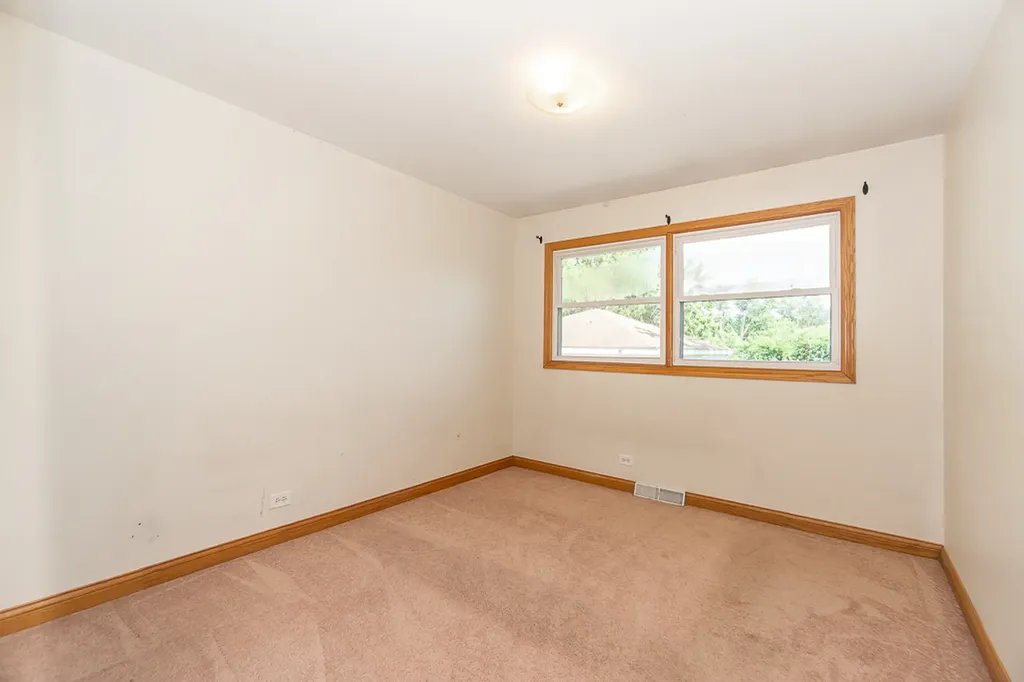 649 South Wisconsin Avenue Addison IL 60101