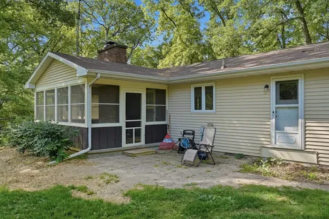 7261 South Ridge Road Dixon IL 61021