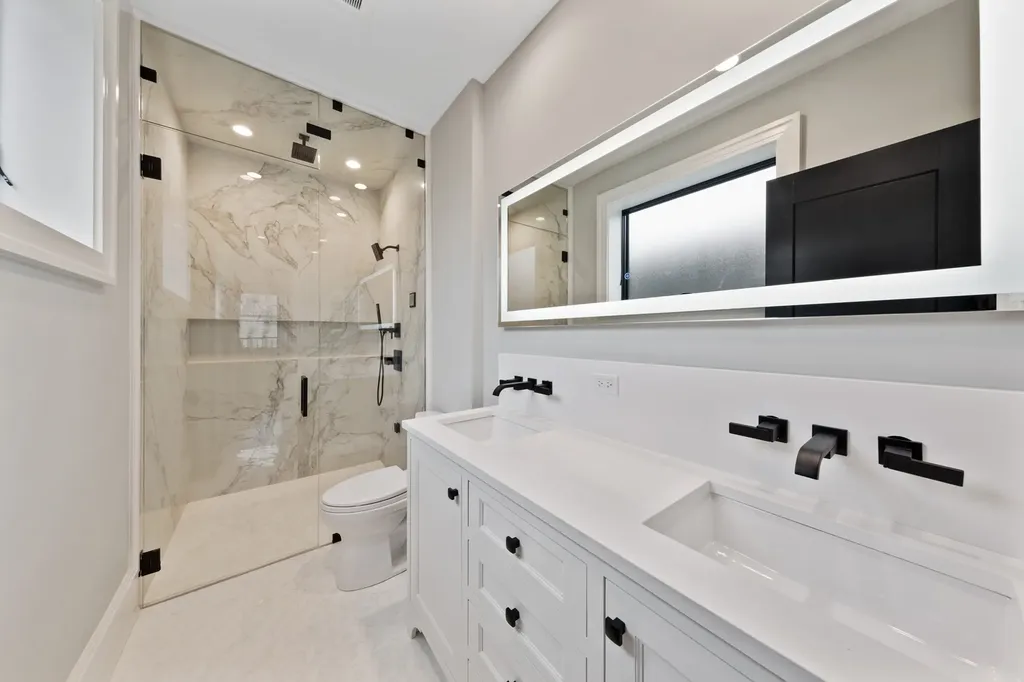 2817 North Lakewood Avenue Chicago IL 60657