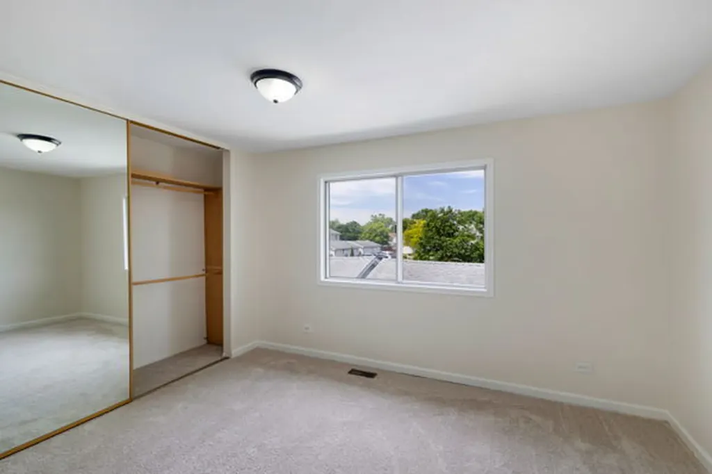 12 Scarlet Hawthorne Court Woodridge IL 60517