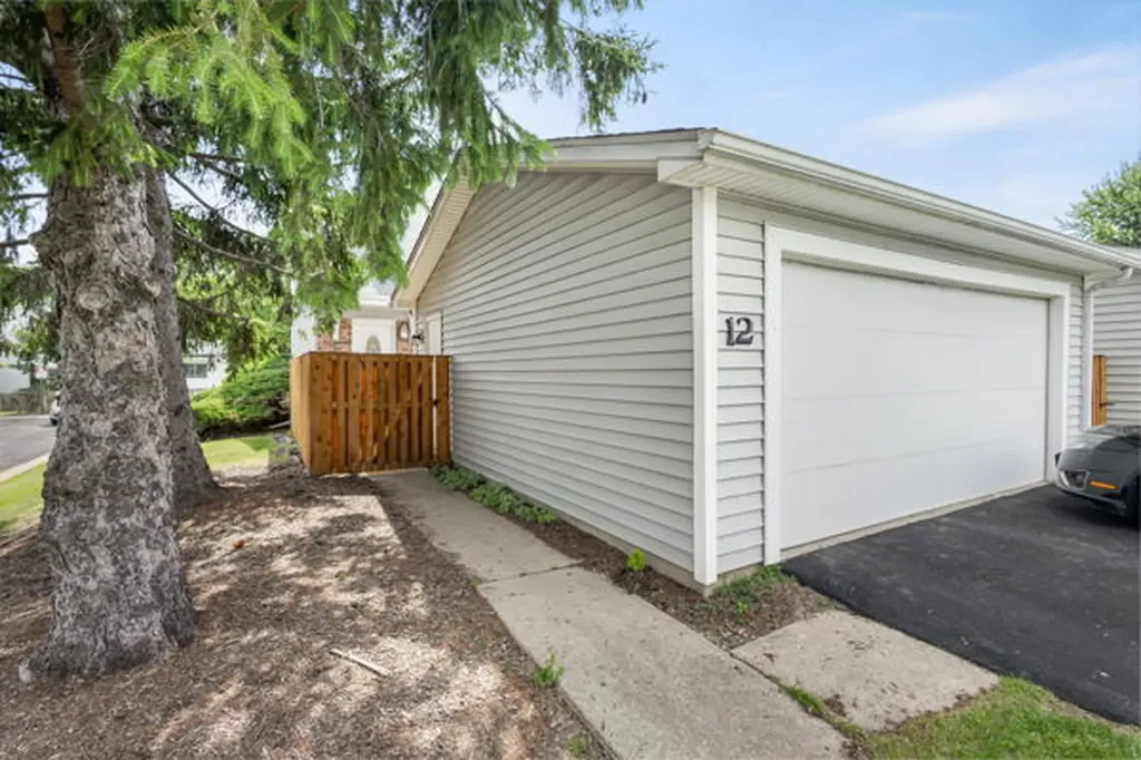 12 Scarlet Hawthorne Court Woodridge IL 60517
