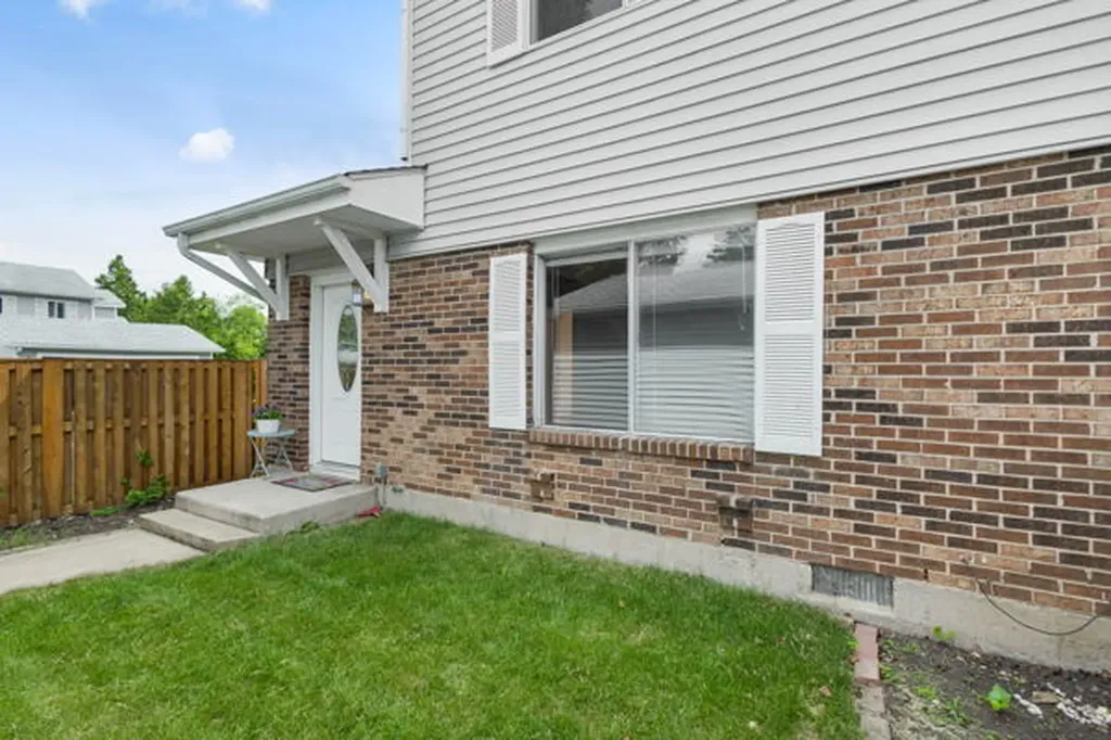 12 Scarlet Hawthorne Court Woodridge IL 60517