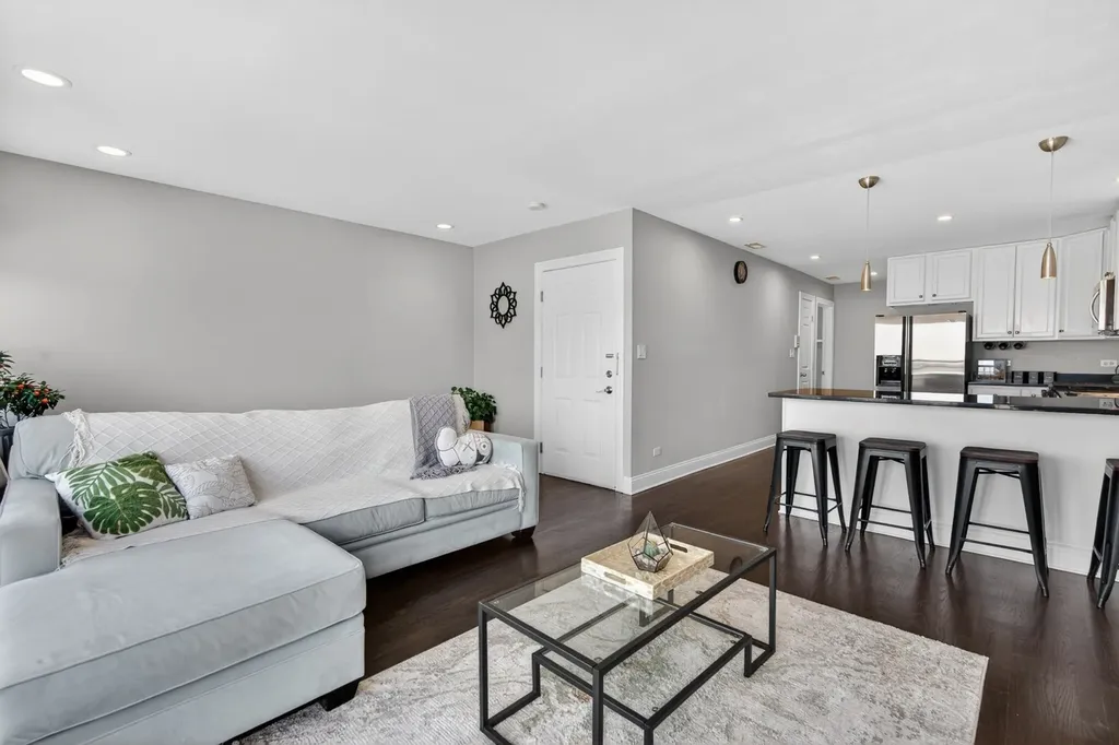 7509 West Irving Park Road Chicago IL 60634