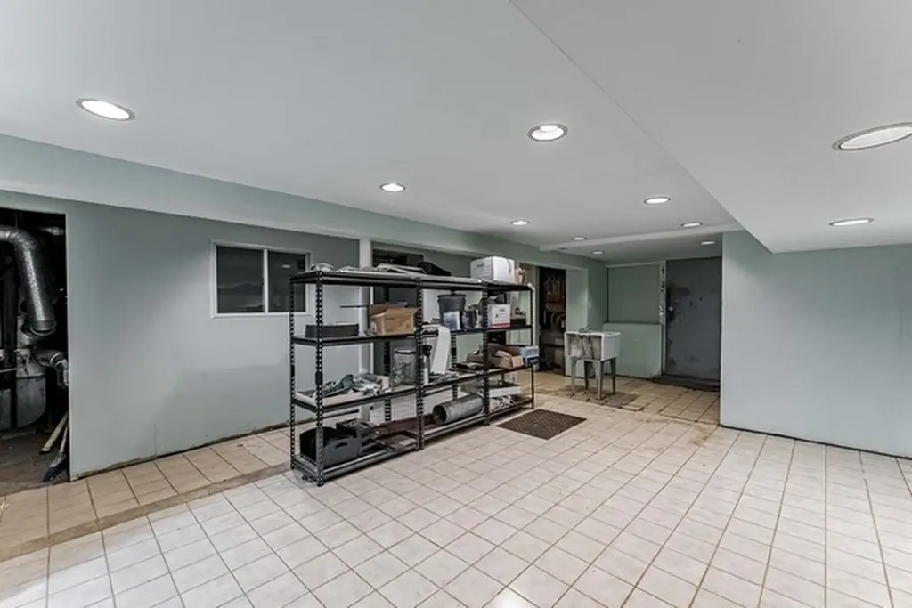 5543 West Diversey Avenue Chicago IL 60639