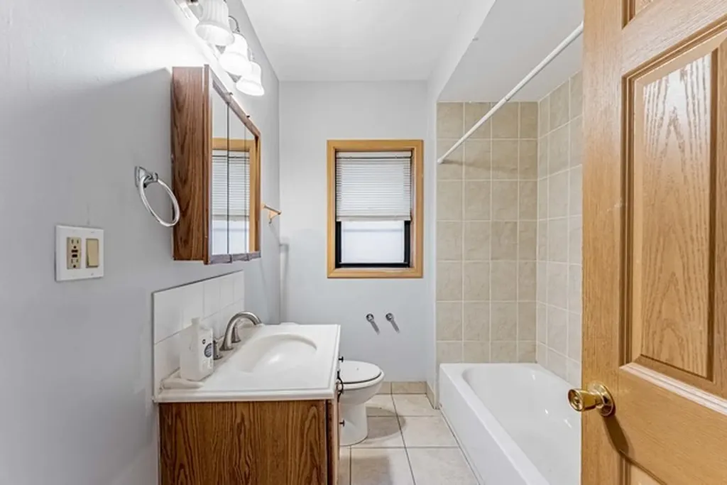 5543 West Diversey Avenue Chicago IL 60639