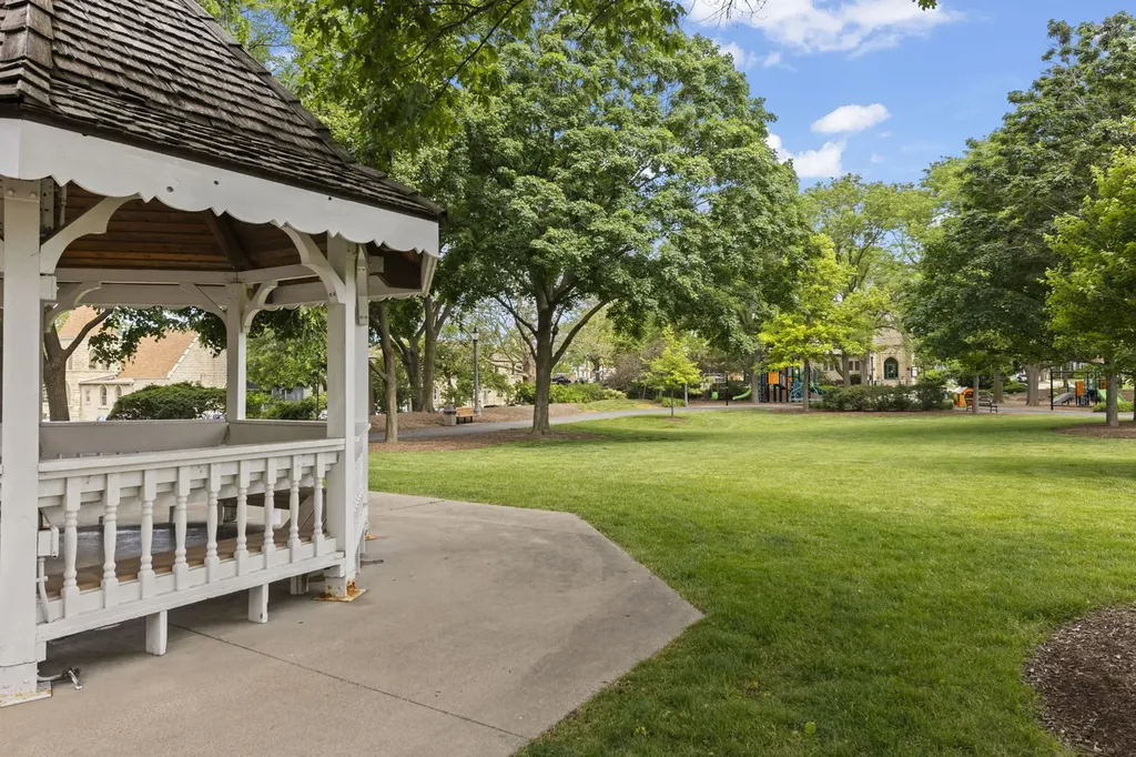 119 South Ellsworth Street Naperville IL 60540