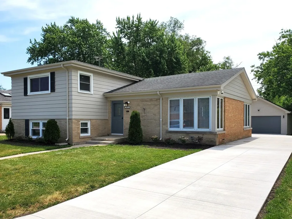 4715 West Lake Avenue Glenview IL 60025