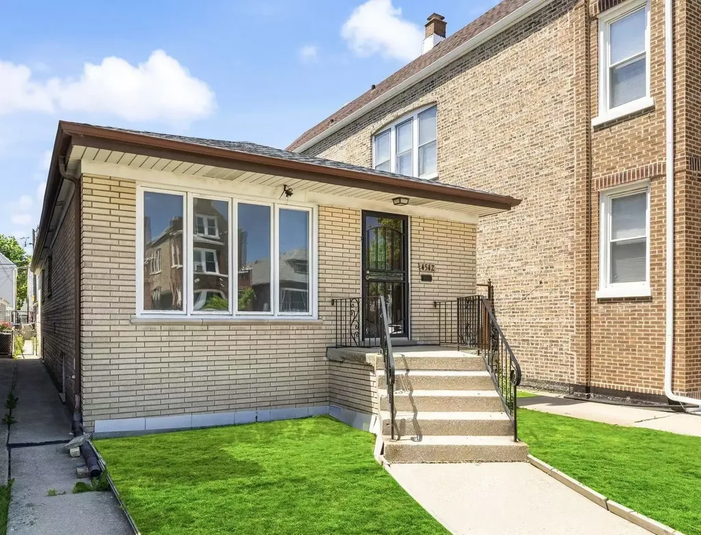 4542 South Mozart Street Chicago IL 60632