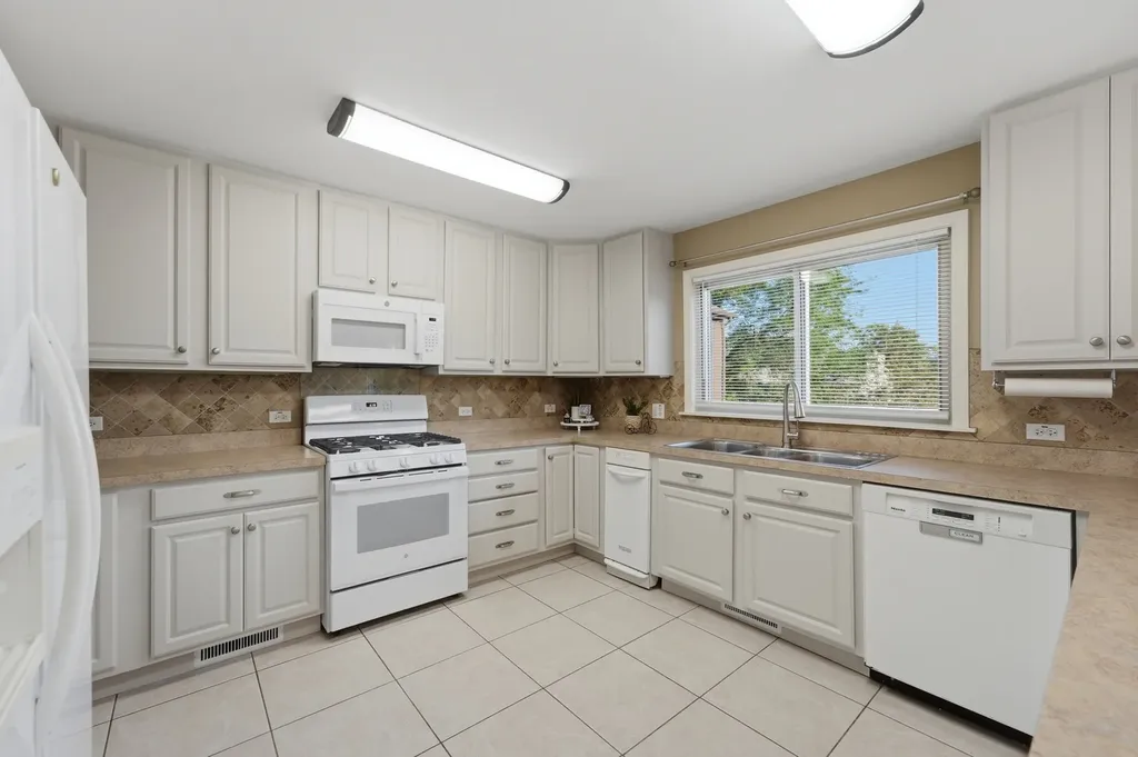499 Carlsbad Trail Roselle IL 60172
