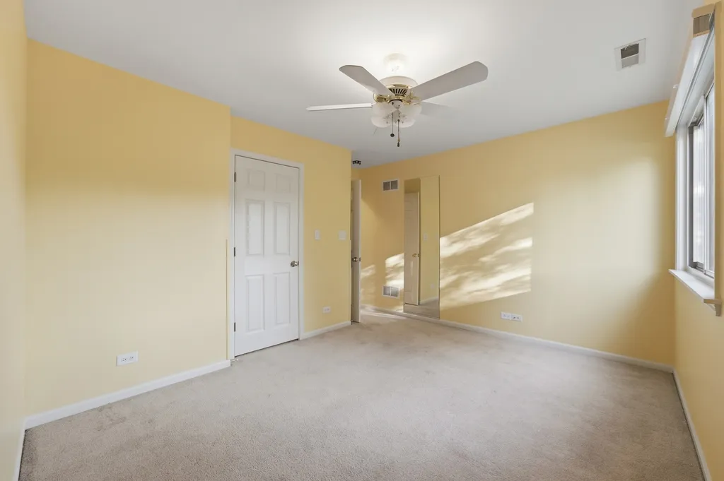 499 Carlsbad Trail Roselle IL 60172